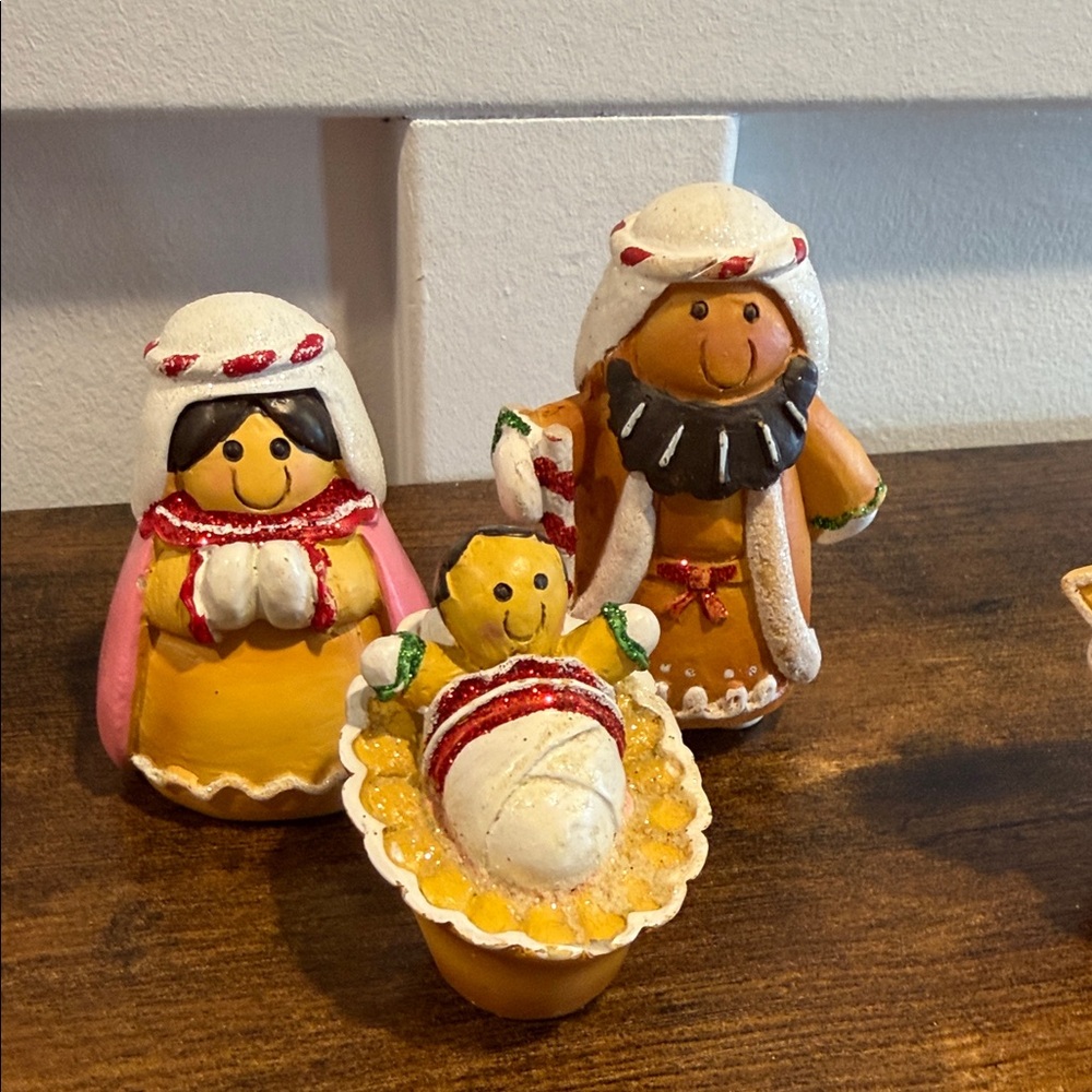 Gingerbread Nativity Figurine Set - Picture 3 of 9